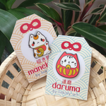 Pin enamel Daruma y Manekineko